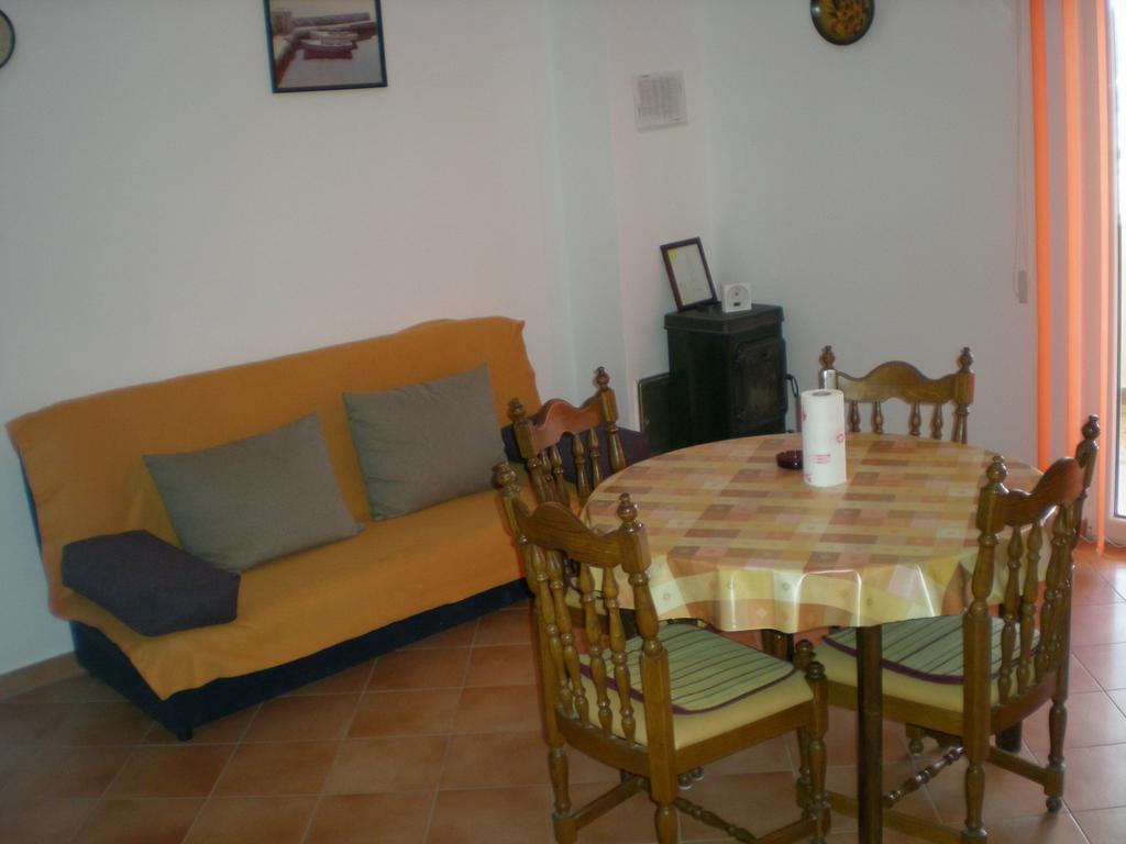 Apartments Karla Слатине Екстериор снимка