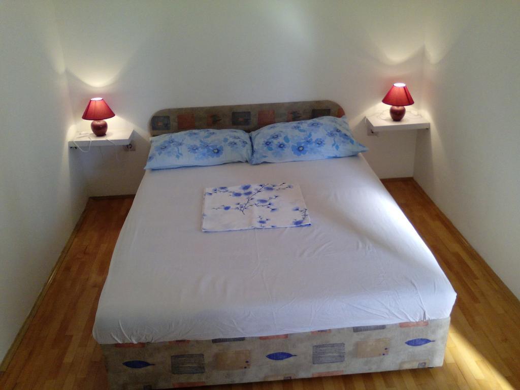 Apartments Karla Слатине Стая снимка