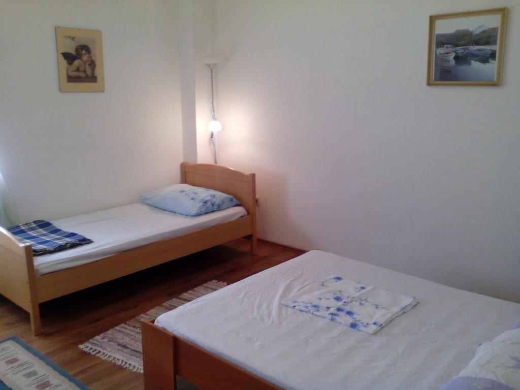 Apartments Karla Слатине Стая снимка