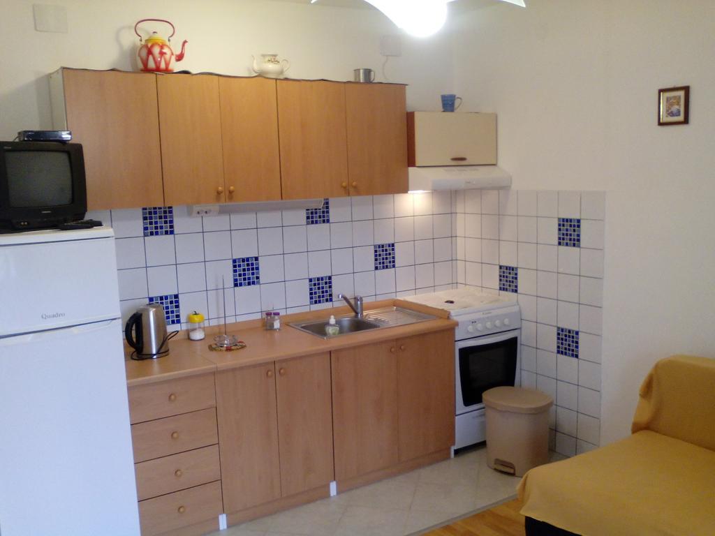 Apartments Karla Слатине Екстериор снимка